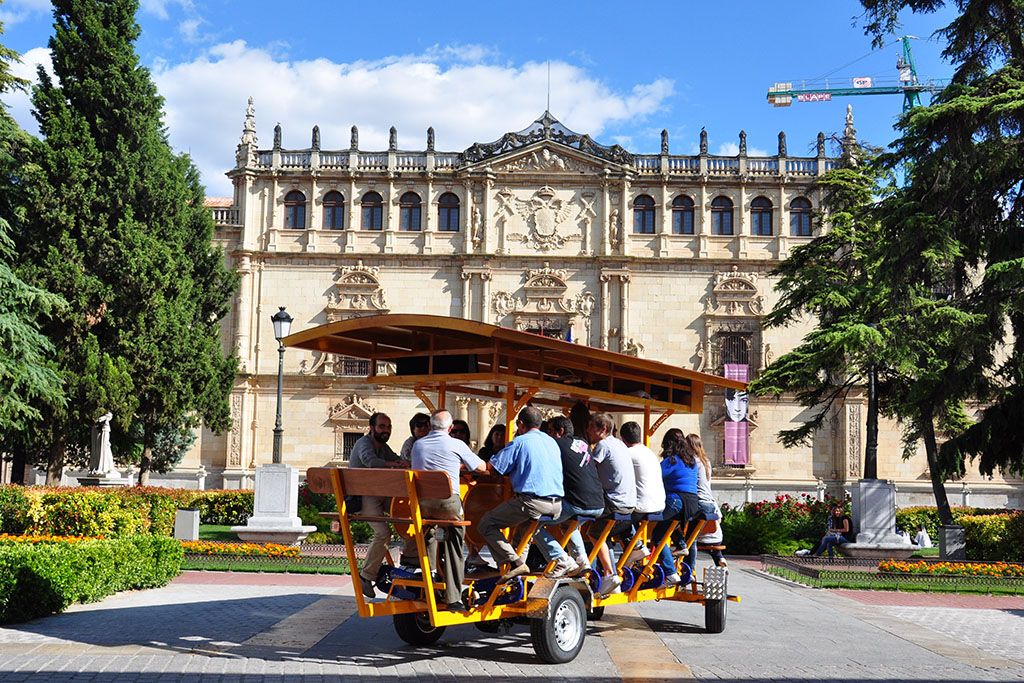 En el bicibús frente a la Universidad de Alcalá de Henares